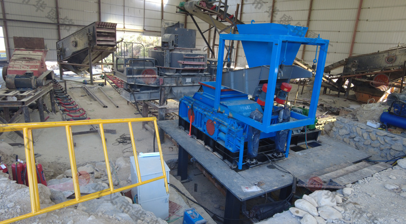 投資一臺瓜米石制砂的液壓對輥破碎機多少錢？
