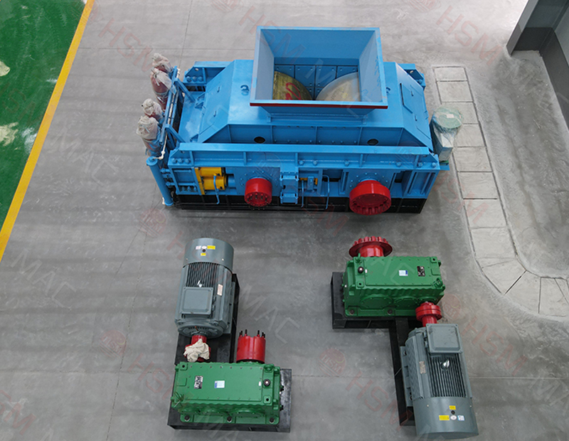 工業(yè)鹽結(jié)塊破碎機(jī)，小型鹽塊破碎機(jī)，液壓對輥制砂機(jī)價格，對輥制砂機(jī)廠家